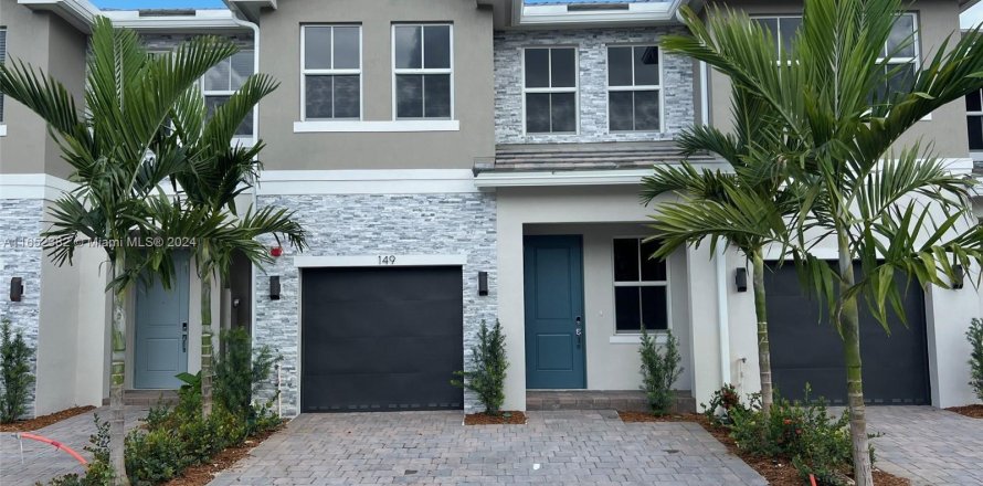 Townhouse in Pembroke Pines, Florida 4 bedrooms, 179.49 sq.m. № 1345875