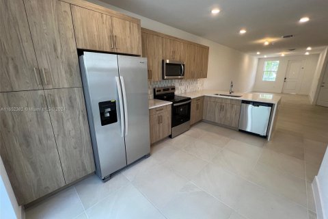 Adosado en alquiler en Pembroke Pines, Florida, 4 dormitorios, 179.49 m2 № 1345875 - foto 3