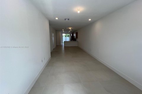 Townhouse in Pembroke Pines, Florida 4 bedrooms, 179.49 sq.m. № 1345875 - photo 6