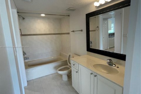 Condominio en alquiler en Cutler Bay, Florida, 3 dormitorios, 105.26 m2 № 1345877 - foto 11