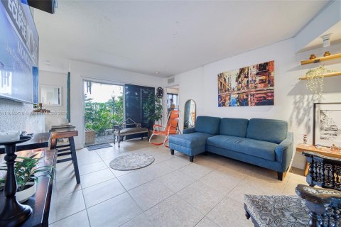 Condo in Cutler Bay, Florida, 3 bedrooms  № 1345877 - photo 4