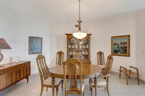 Condo in Hutchinson Island South, Florida, 3 bedrooms  № 861014 - photo 20