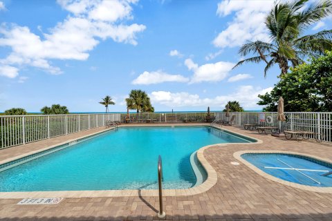 Condo in Hutchinson Island South, Florida, 3 bedrooms  № 861014 - photo 10