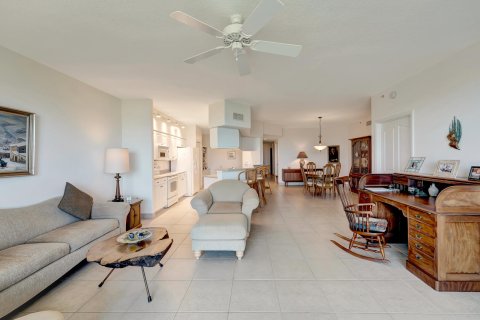 Condo in Hutchinson Island South, Florida, 3 bedrooms  № 861014 - photo 25