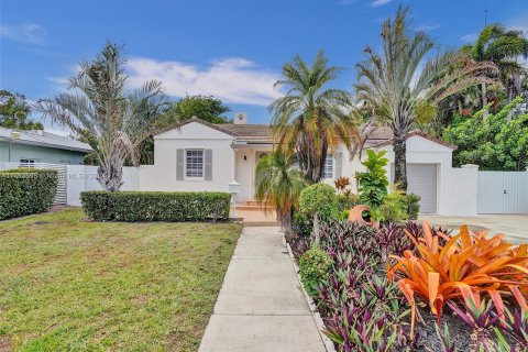 Casa en venta en Biscayne Park, Florida, 3 dormitorios, 174.66 m2 № 1119379 - foto 1