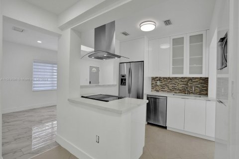 Villa ou maison à vendre à Biscayne Park, Floride: 3 chambres, 174.66 m2 № 1119379 - photo 6