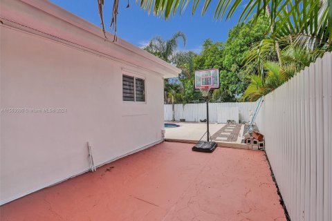 Casa en venta en Biscayne Park, Florida, 3 dormitorios, 174.66 m2 № 1119379 - foto 15