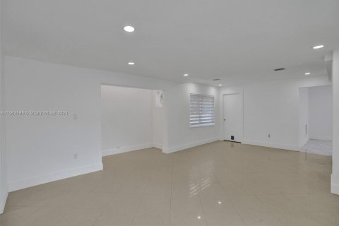 Casa en venta en Biscayne Park, Florida, 3 dormitorios, 174.66 m2 № 1119379 - foto 9