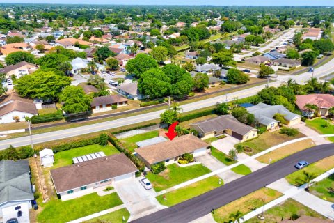 House in Wellington, Florida 3 bedrooms, 132.11 sq.m. № 1182081 - photo 4