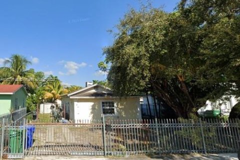 House in Miami, Florida 2 bedrooms, 76.55 sq.m. № 453217 - photo 2