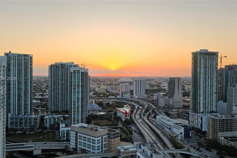 Condo in Miami, Florida, 2 bedrooms  № 1270559 - photo 7