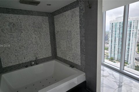 Condo in Miami, Florida, 2 bedrooms  № 1270559 - photo 22