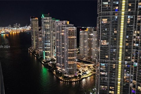 Condo in Miami, Florida, 2 bedrooms  № 1270559 - photo 4