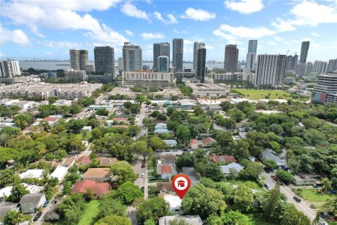 Propiedad comercial en venta en Miami, Florida № 1309346 - foto 30