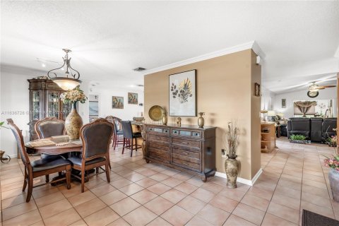 Villa ou maison à vendre à Miami, Floride: 4 chambres, 236.71 m2 № 1309386 - photo 5