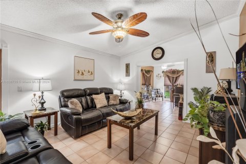 Casa en venta en Miami, Florida, 4 dormitorios, 236.71 m2 № 1309386 - foto 15