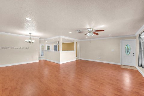 House in Coral Springs, Florida 4 bedrooms, 243.87 sq.m. № 1217055 - photo 6