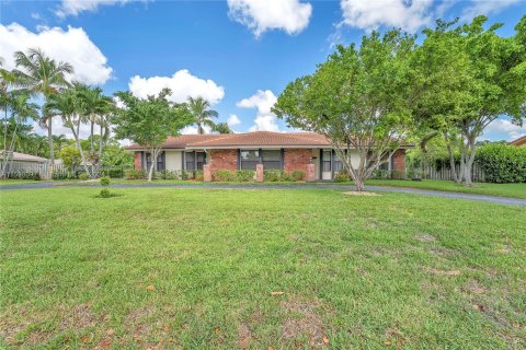 Villa ou maison à vendre à Coral Springs, Floride: 4 chambres, 243.87 m2 № 1217055 - photo 3