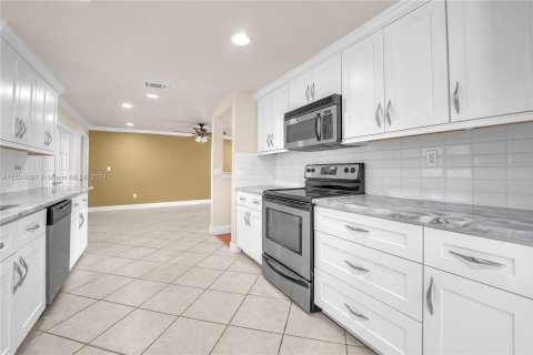 Casa en venta en Coral Springs, Florida, 4 dormitorios, 243.87 m2 № 1217055 - foto 13