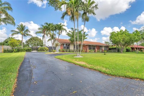 Villa ou maison à vendre à Coral Springs, Floride: 4 chambres, 243.87 m2 № 1217055 - photo 4