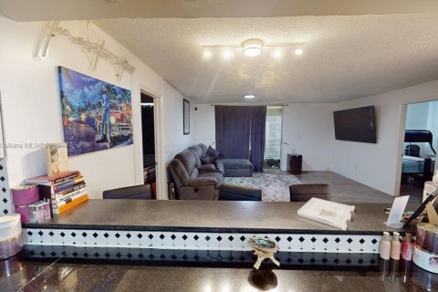 Condominio en venta en Miramar, Florida, 2 dormitorios, 102.19 m2 № 1217101 - foto 1