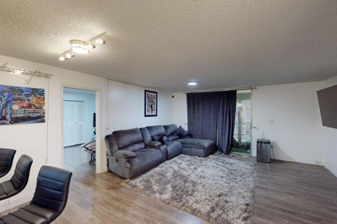 Condominio en venta en Miramar, Florida, 2 dormitorios, 102.19 m2 № 1217101 - foto 2