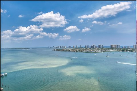 Condominio en venta en Riviera Beach, Florida, 2 dormitorios, 148.55 m2 № 1185366 - foto 2