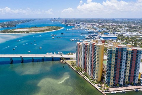 Condominio en venta en Riviera Beach, Florida, 2 dormitorios, 148.55 m2 № 1185366 - foto 27