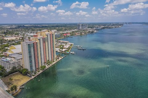 Condominio en venta en Riviera Beach, Florida, 2 dormitorios, 148.55 m2 № 1185366 - foto 6