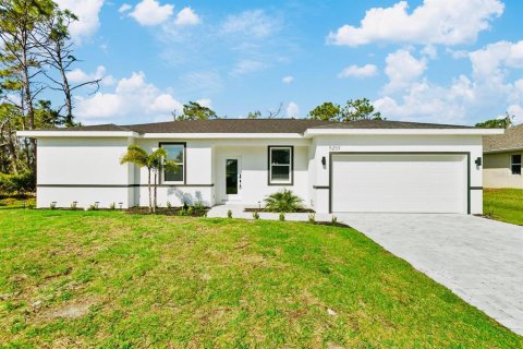 House in Port Charlotte, Florida 4 bedrooms, 151.99 sq.m. № 1298987 - photo 1