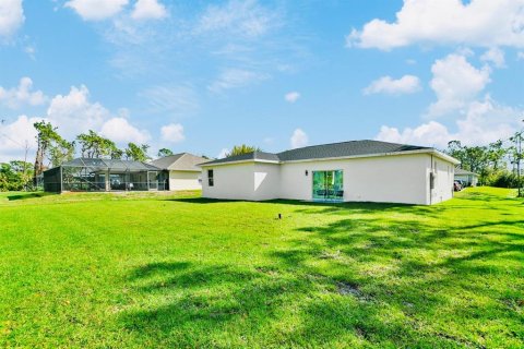 House in Port Charlotte, Florida 4 bedrooms, 151.99 sq.m. № 1298987 - photo 2