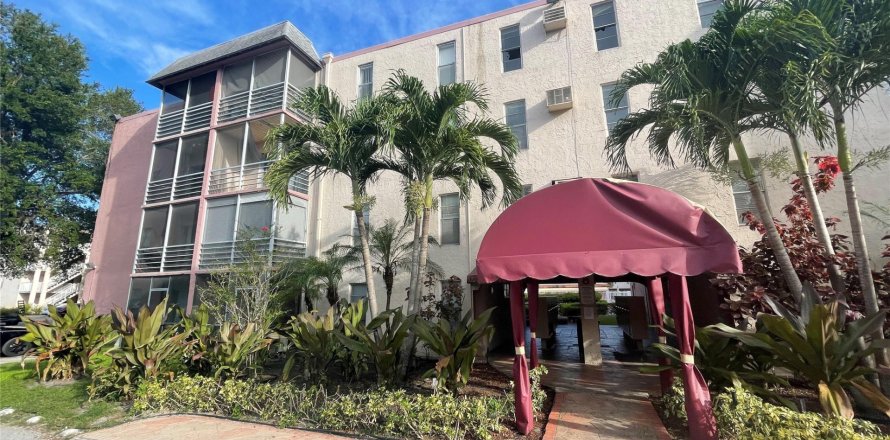 Condo in Lauderhill, Florida, 1 bedroom  № 716537