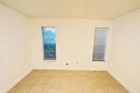 Condo in Lauderhill, Florida, 1 bedroom  № 716537 - photo 12