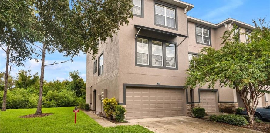 Townhouse in Brandon, Florida 3 bedrooms, 185.34 sq.m. № 1351480