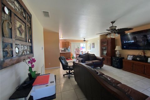 Купить виллу или дом в Кейп-Корал, Флорида 3 спальни, № 1103714 - фото 28