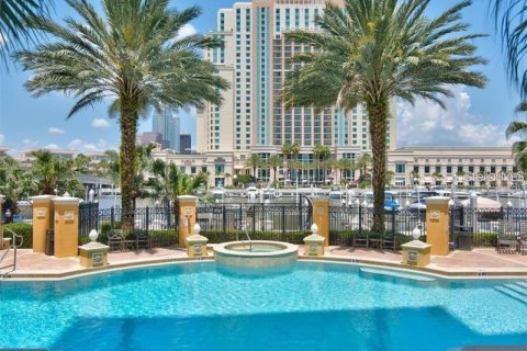 Condominio en venta en Tampa, Florida, 2 dormitorios, 110 m2 № 1252077 - foto 1