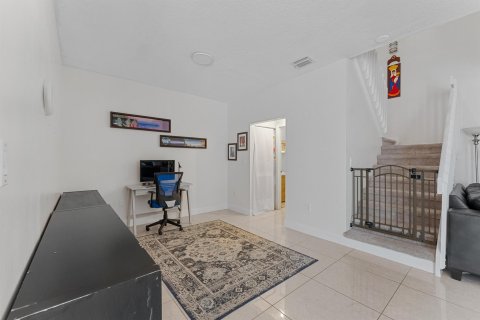 Adosado en venta en Hollywood, Florida, 3 dormitorios, 162.39 m2 № 1208800 - foto 25