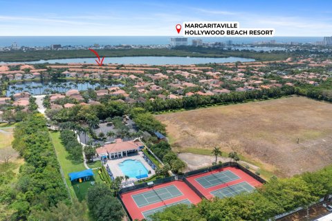 Adosado en venta en Hollywood, Florida, 3 dormitorios, 162.39 m2 № 1208800 - foto 1