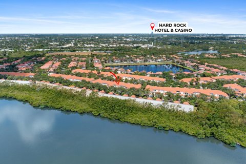 Adosado en venta en Hollywood, Florida, 3 dormitorios, 162.39 m2 № 1208800 - foto 2