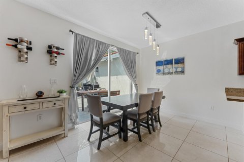 Touwnhouse à vendre à Hollywood, Floride: 3 chambres, 162.39 m2 № 1208800 - photo 23