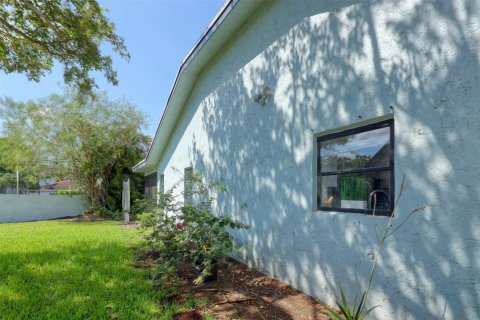 Villa ou maison à vendre à Tamarac, Floride: 2 chambres, 109.35 m2 № 1208831 - photo 5