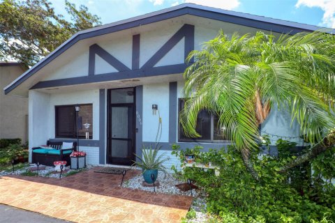 Villa ou maison à vendre à Tamarac, Floride: 2 chambres, 109.35 m2 № 1208831 - photo 6