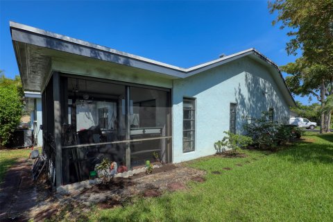 Villa ou maison à vendre à Tamarac, Floride: 2 chambres, 109.35 m2 № 1208831 - photo 20