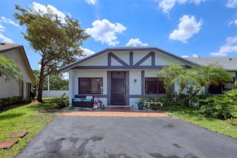 Villa ou maison à vendre à Tamarac, Floride: 2 chambres, 109.35 m2 № 1208831 - photo 21