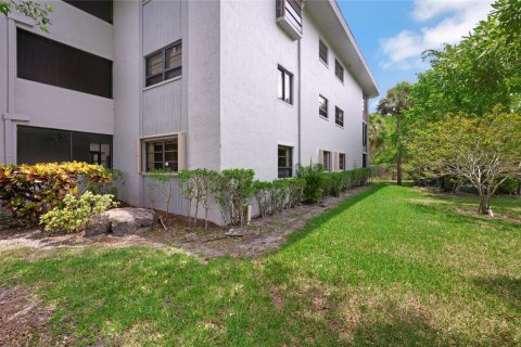 Copropriété à vendre à Tamarac, Floride: 2 chambres, 137.5 m2 № 1093900 - photo 19