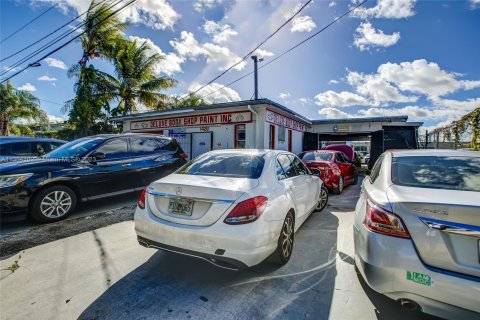 Купить коммерческую недвижимость в Норт-Майами, Флорида № 167578 - фото 4