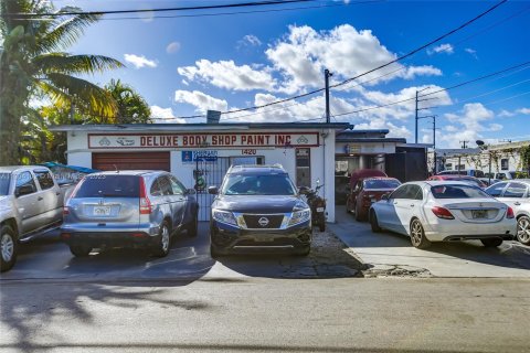 Commercial property in North Miami, Florida № 167578 - photo 2