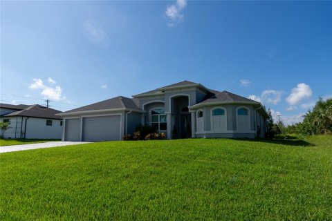 Villa ou maison à vendre à Port Charlotte, Floride: 3 chambres, 191.01 m2 № 1342424 - photo 3