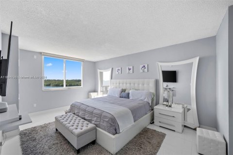 Condo in Sunny Isles Beach, Florida, 3 bedrooms  № 1187434 - photo 15