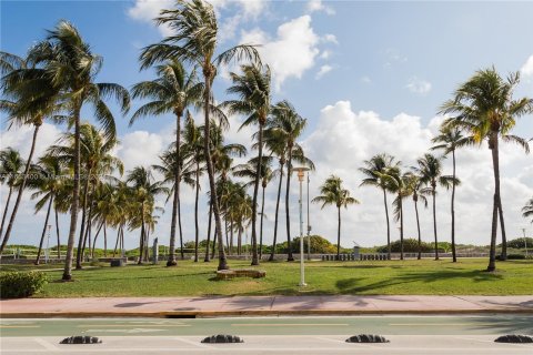 Condo in Miami Beach, Florida, 2 bedrooms  № 1348170 - photo 16